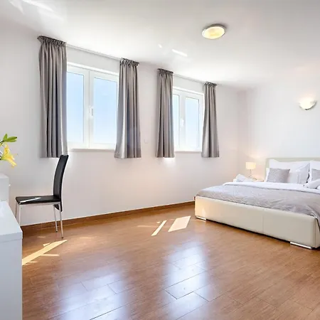 Adriatic Queen Apartamento *