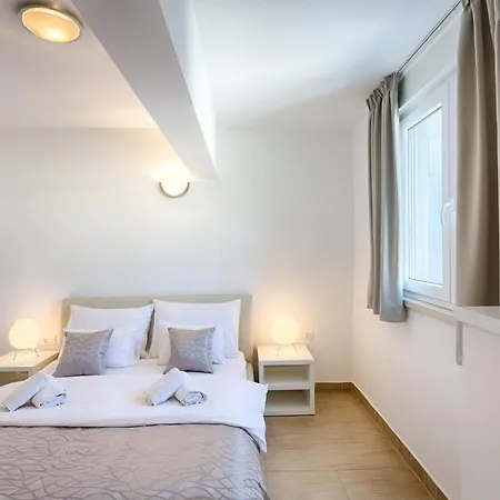 Apartment Adriatic Queen Split