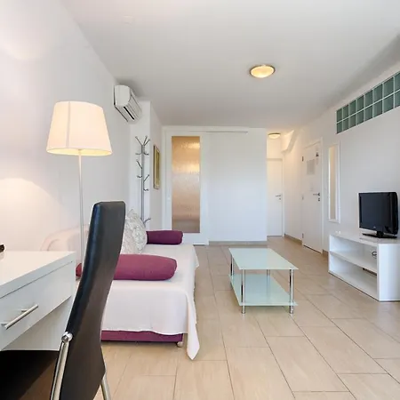 Apartment Adriatic Queen Split